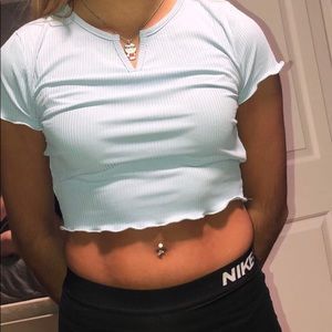 Cropped V baby blue top
